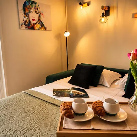 10 , Self Check-in & Free Public Parking Apartament *